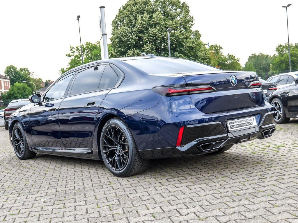 BMW M760