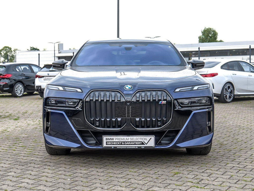 BMW M760