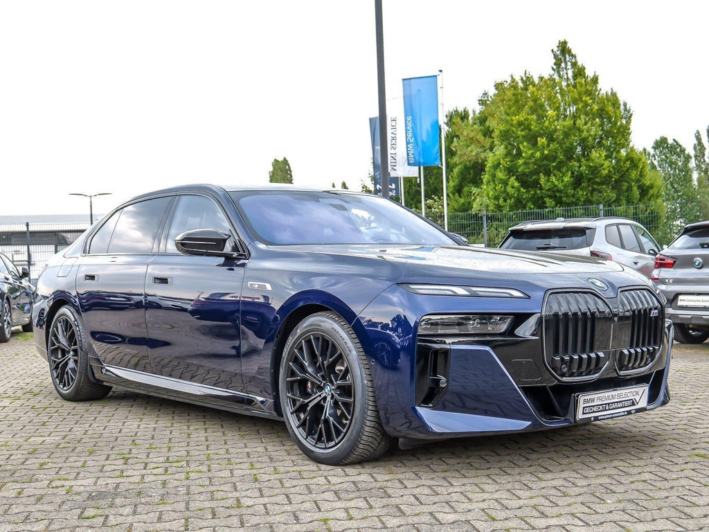 BMW M760