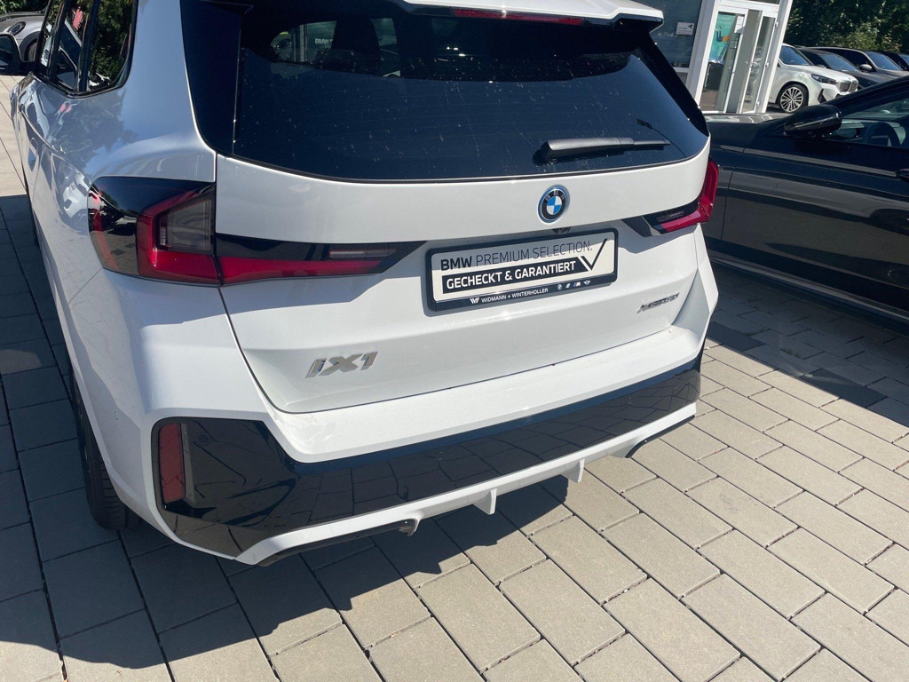 BMW iX1