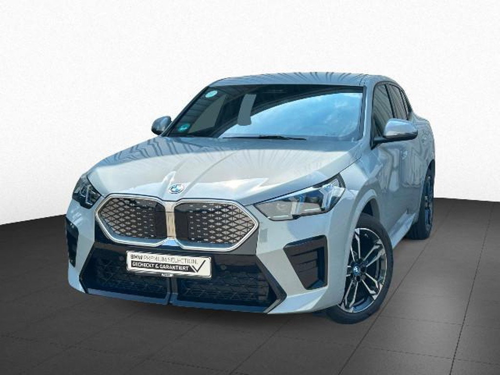 BMW iX2 xDrive30