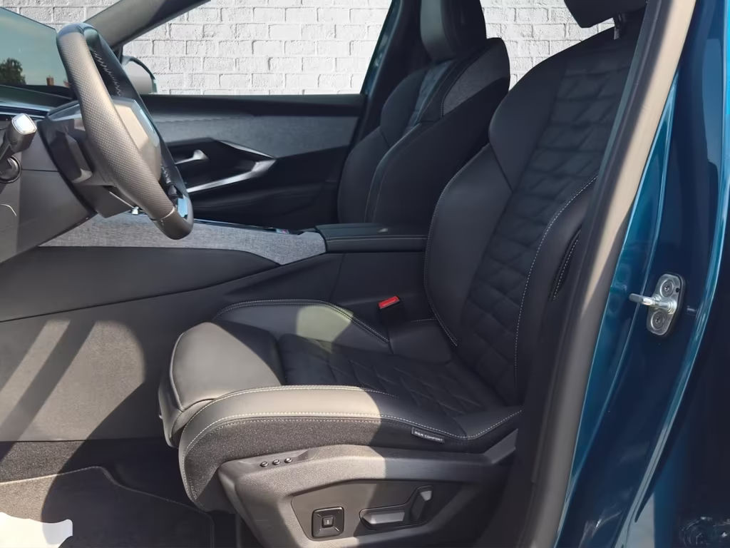 Peugeot E-3008