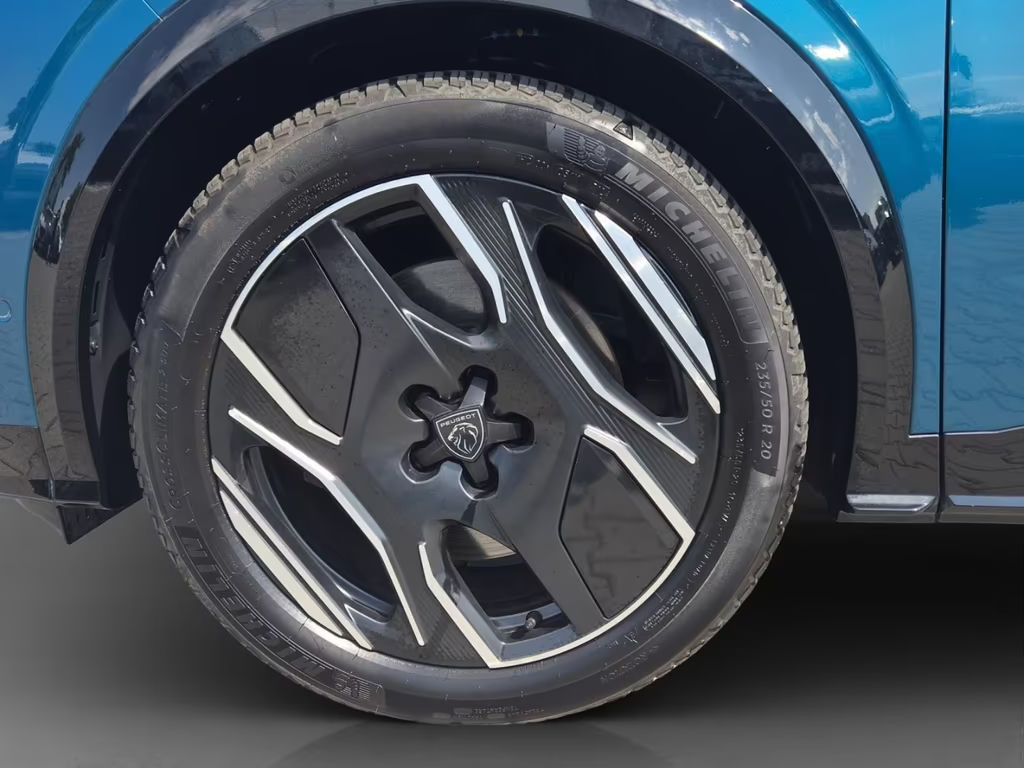 Peugeot E-3008