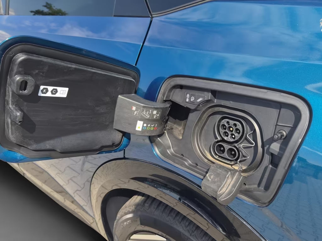 Peugeot E-3008