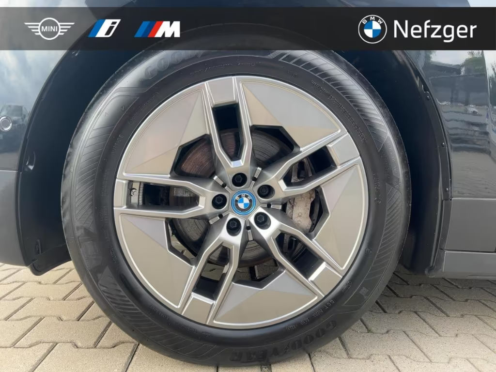 BMW iX