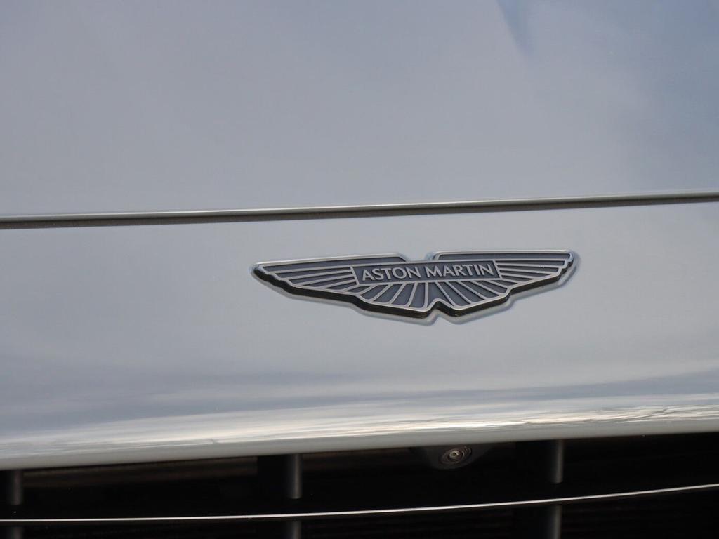 Aston Martin DB12