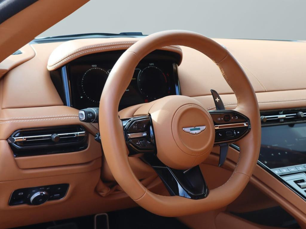 Aston Martin DB12