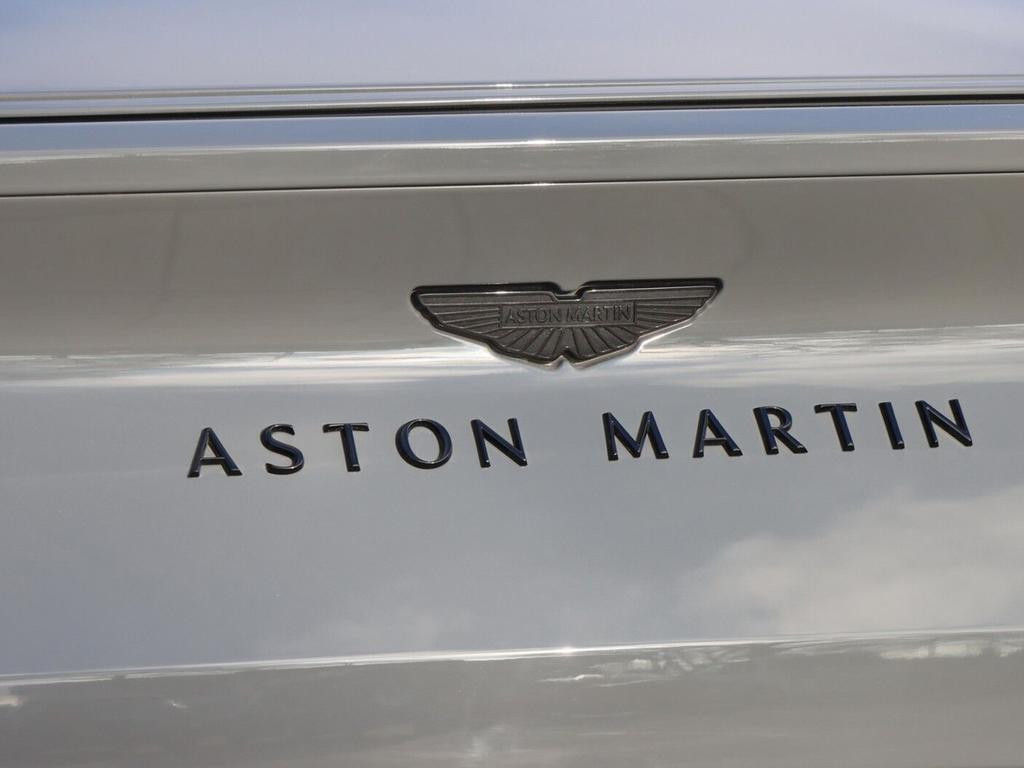 Aston Martin DB12