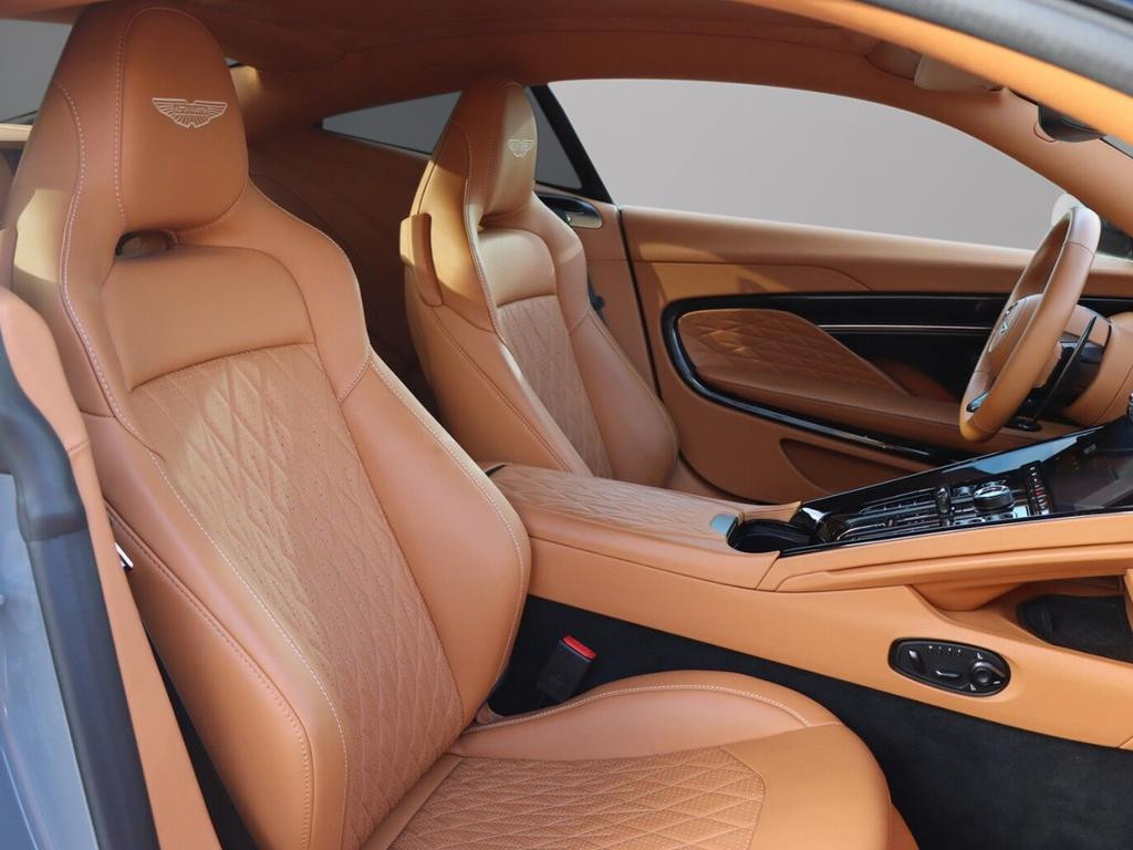 Aston Martin DB12