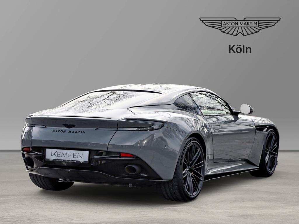 Aston Martin DB12