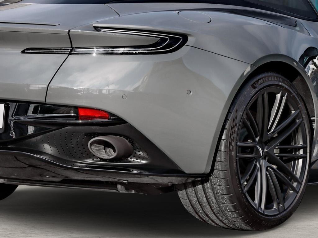 Aston Martin DB12
