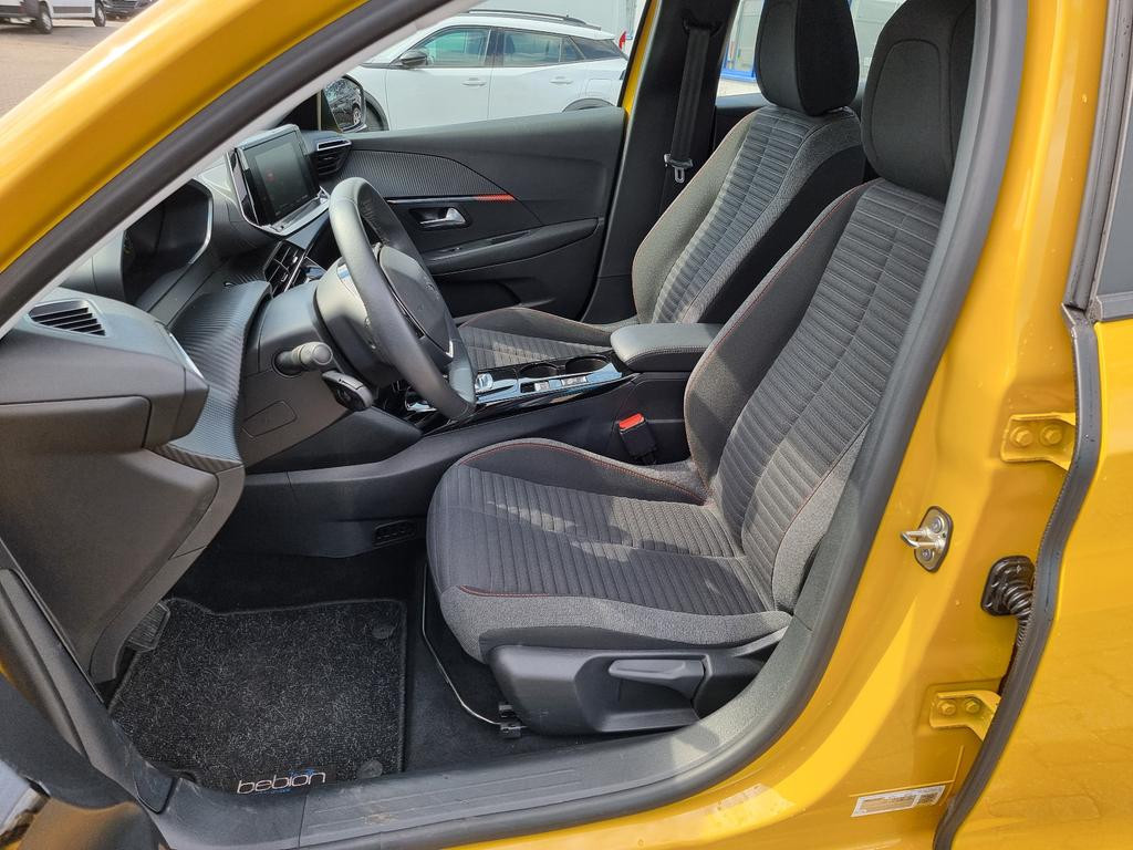 Peugeot e-208