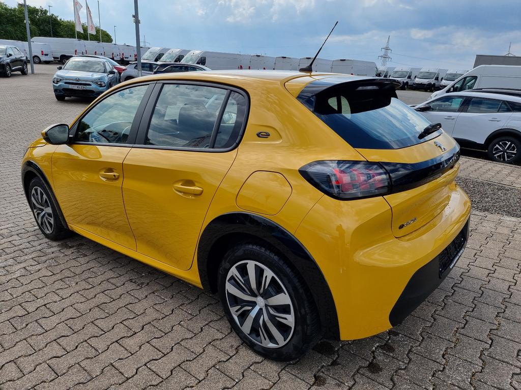Peugeot e-208