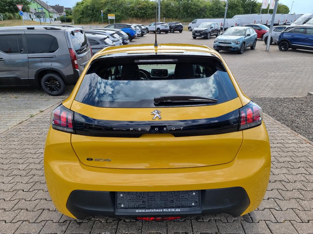 Peugeot e-208