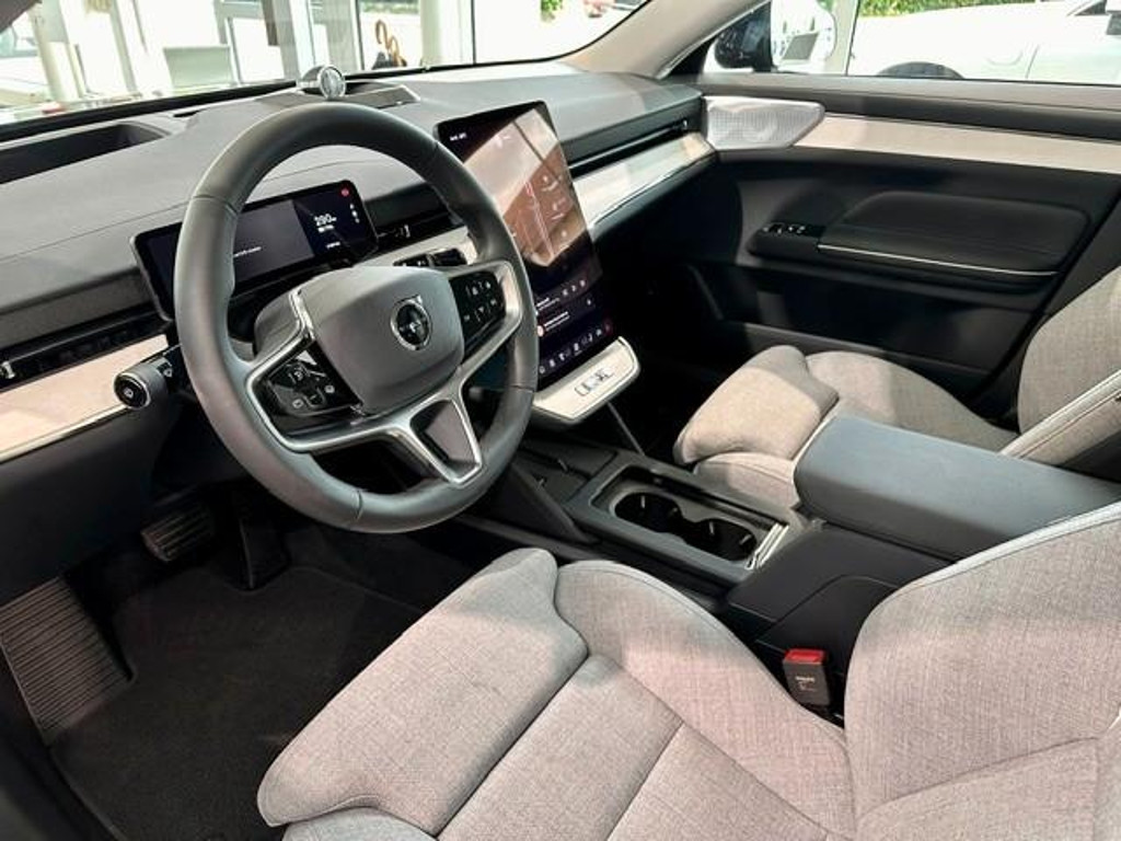 Volvo ES90