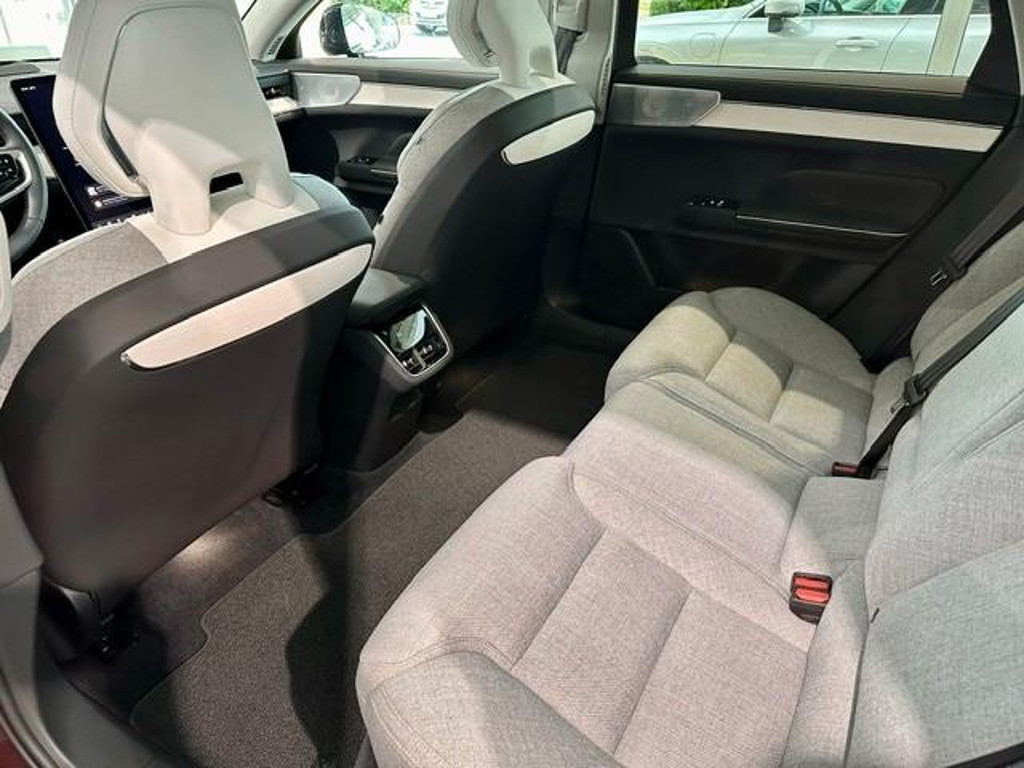 Volvo ES90