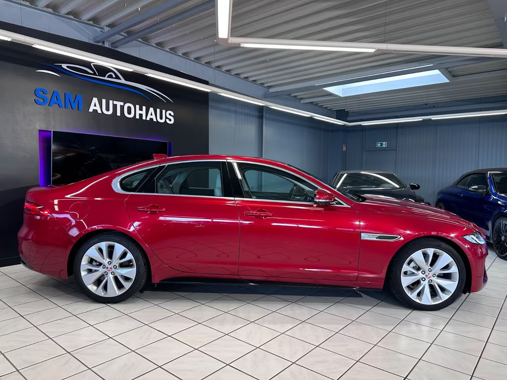 Jaguar XF