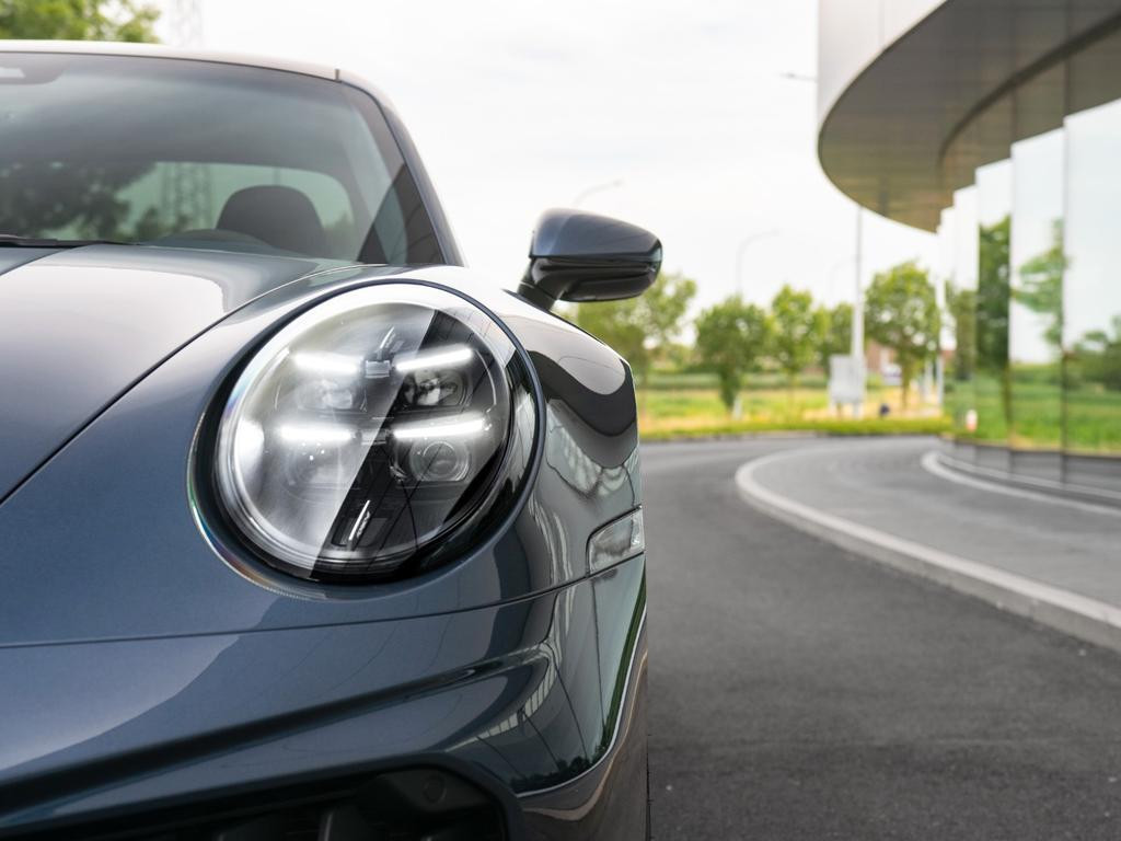 Porsche 911