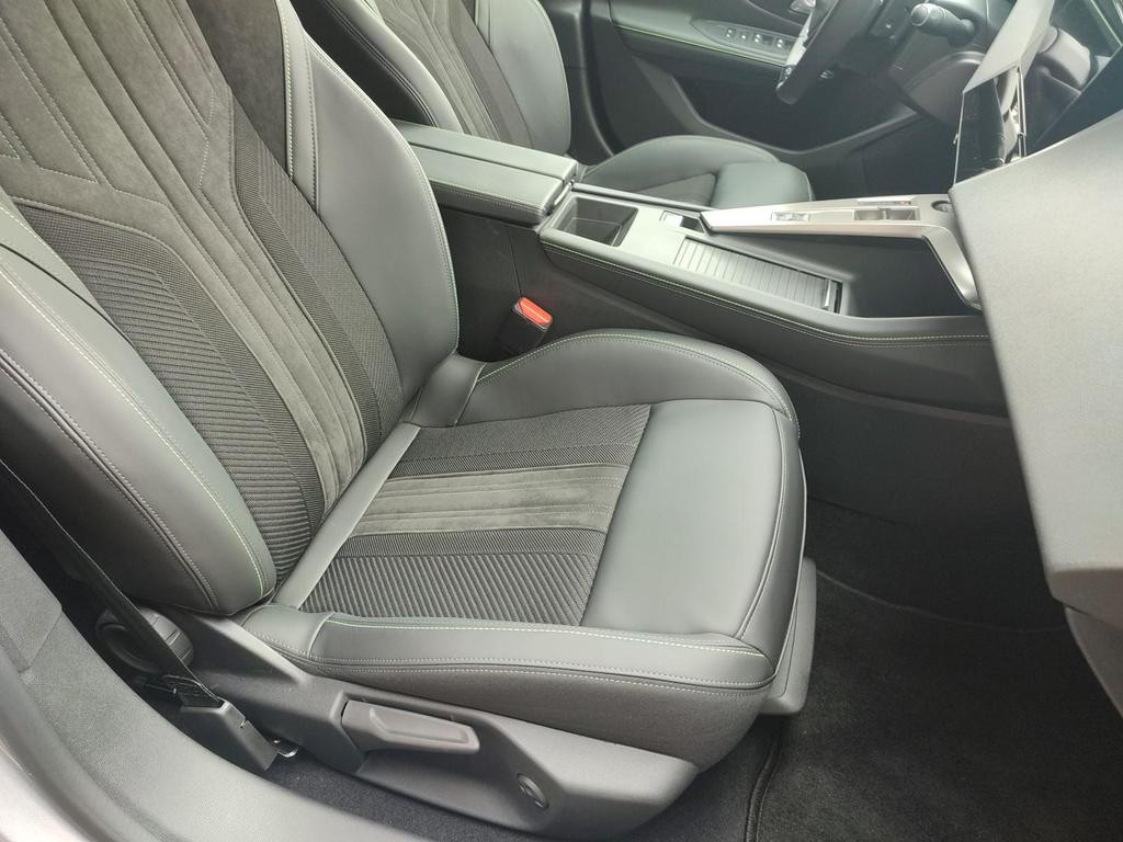 Peugeot e-308