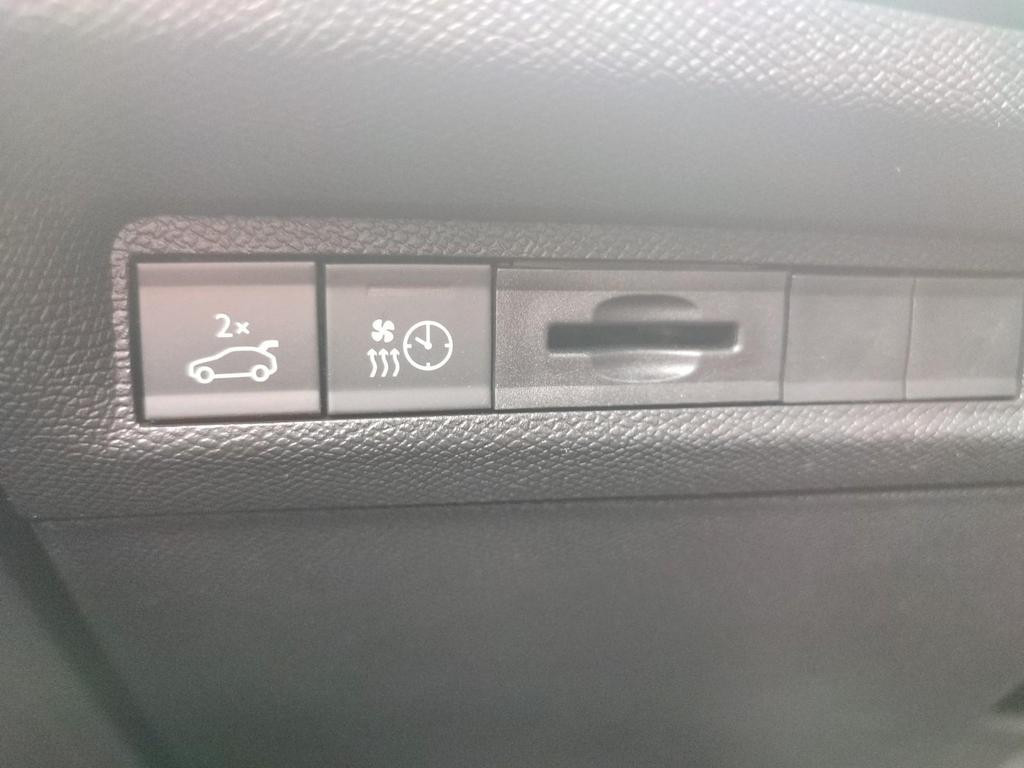 Peugeot e-308