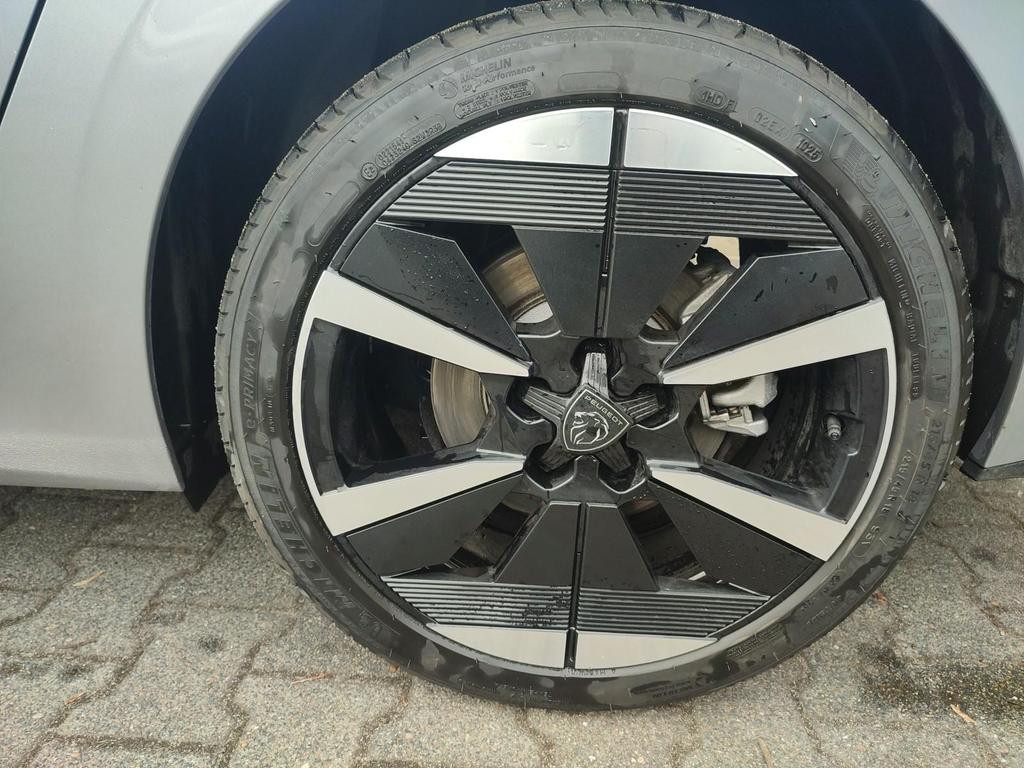 Peugeot e-308