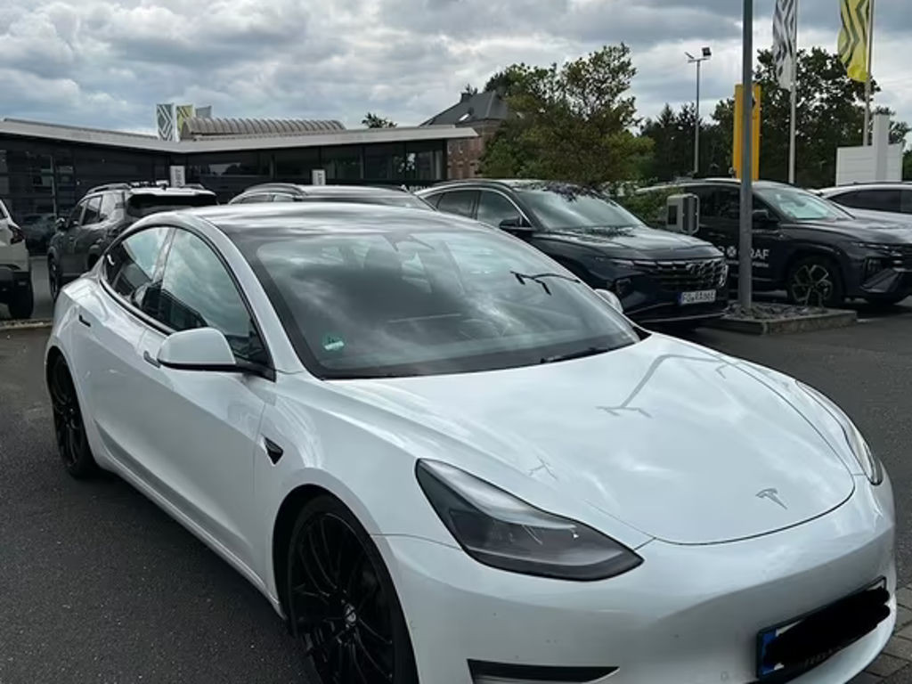 Tesla Model 3 Performance AWD