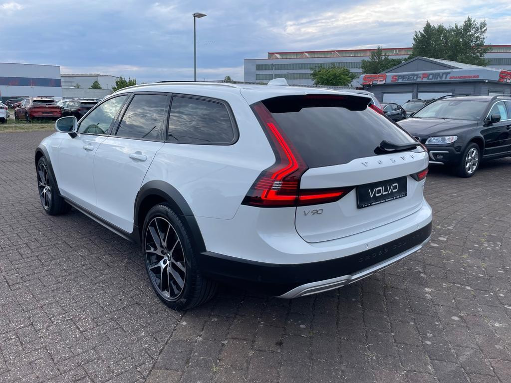Volvo V90 Cross Country
