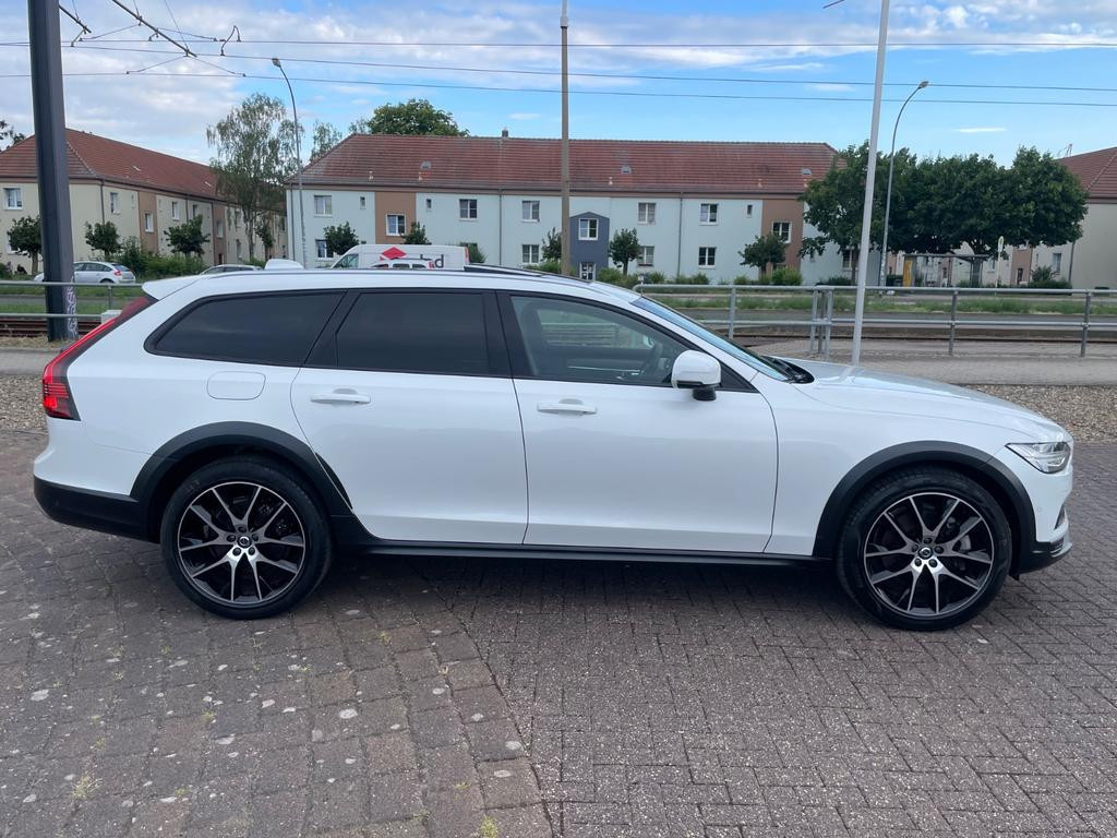 Volvo V90 Cross Country