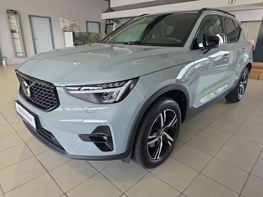 Volvo XC40 Plus Dark
