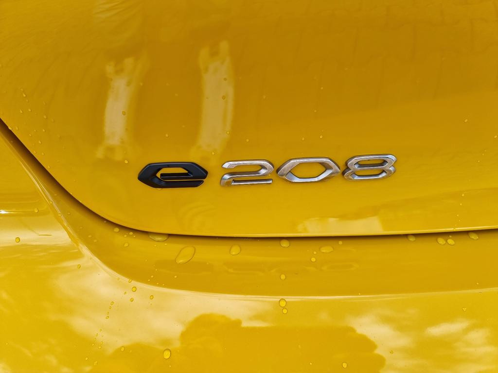 Peugeot e-208