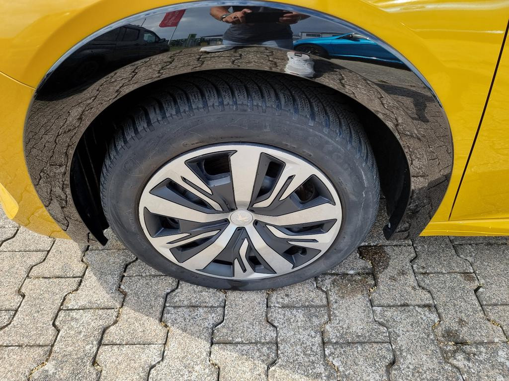 Peugeot e-208