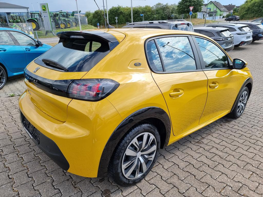 Peugeot e-208