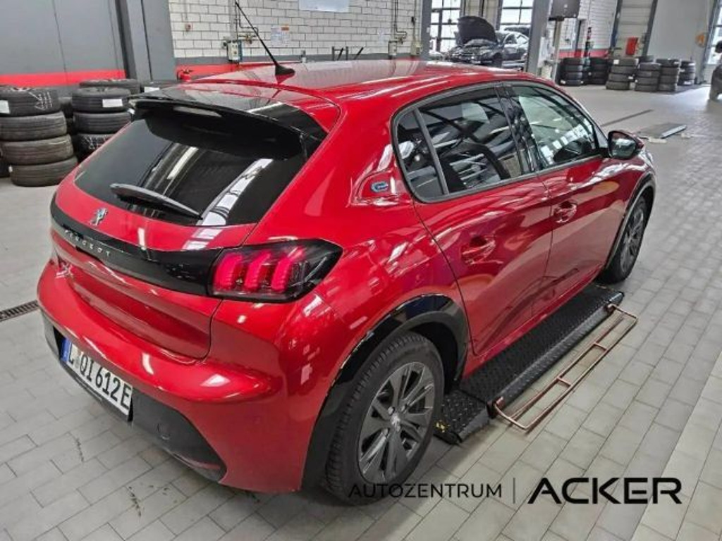 Peugeot e-208