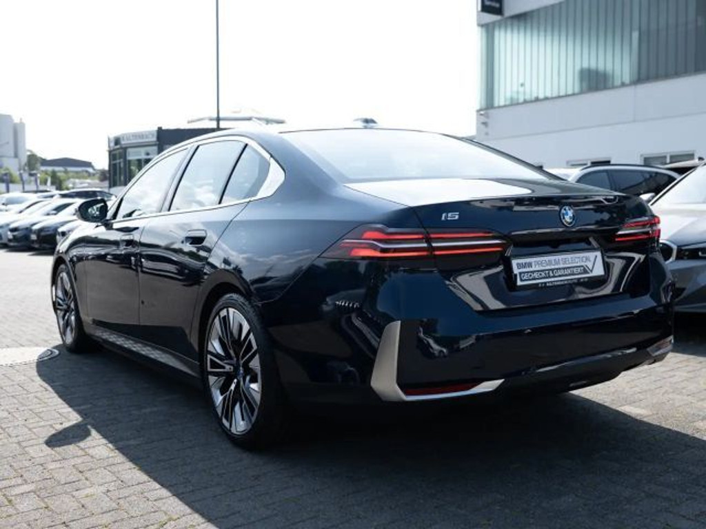 BMW i5