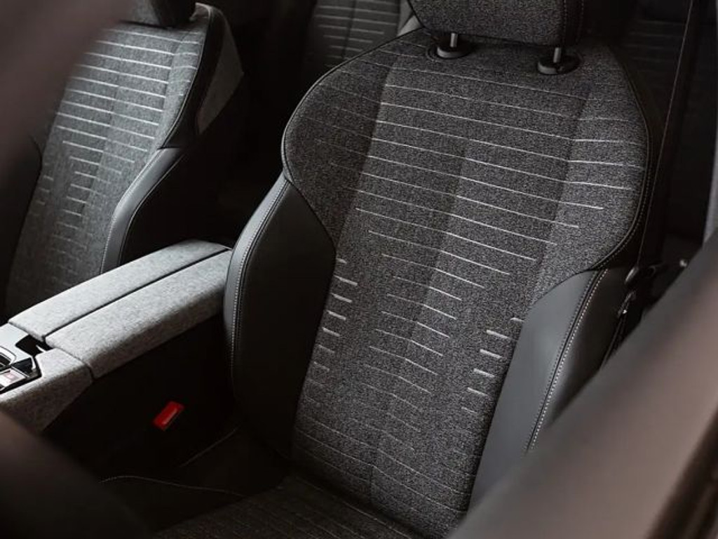 Peugeot E-5008