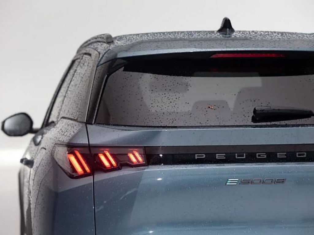 Peugeot E-5008 Elektro 210 73kWh