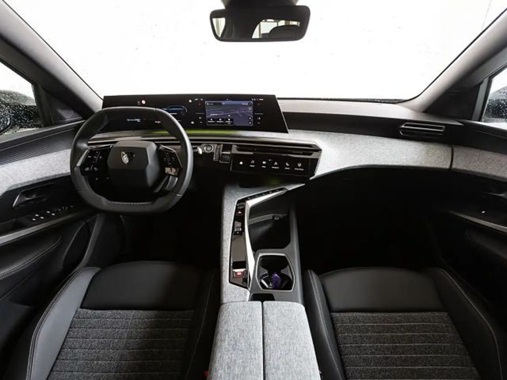 Peugeot E-5008