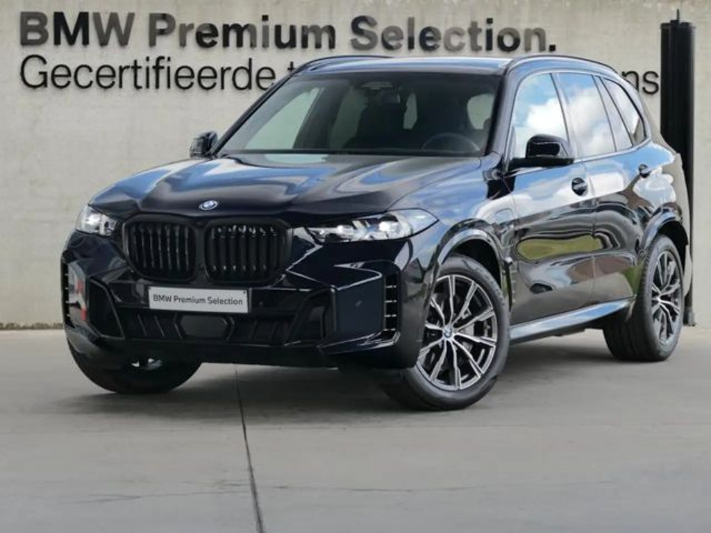 BMW X5 Understated spec. Fully loaded where it matters.