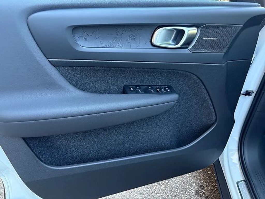 Volvo EX40