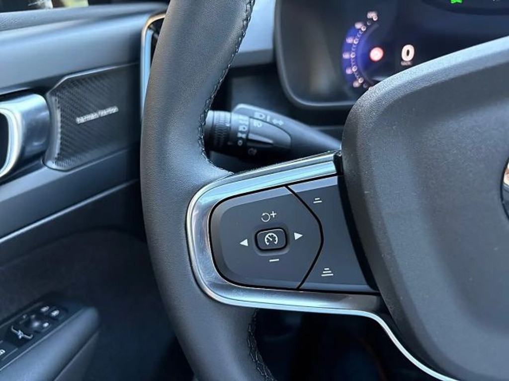 Volvo EX40