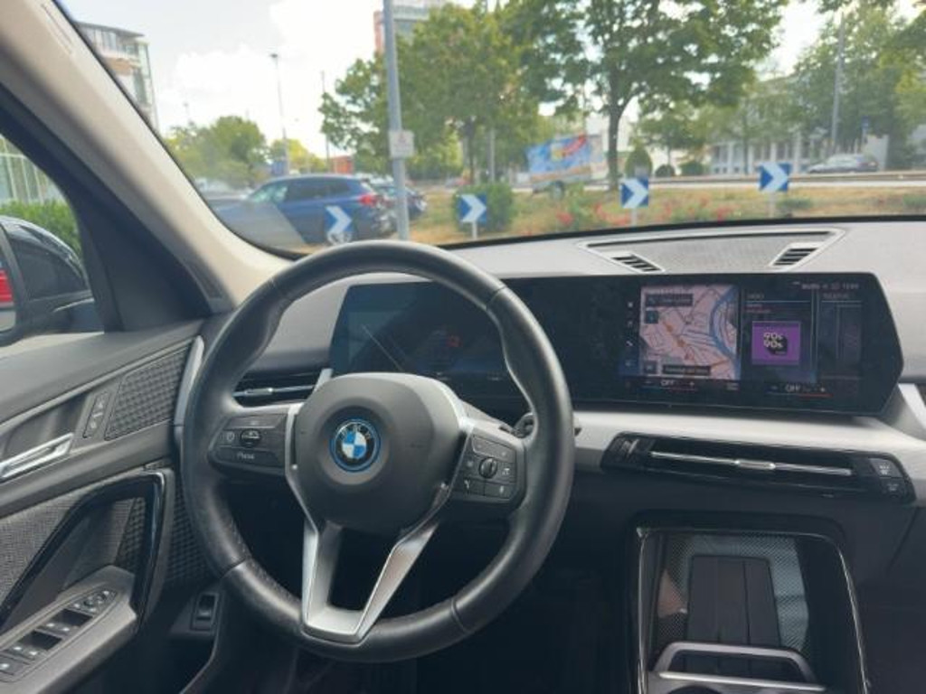 BMW iX1