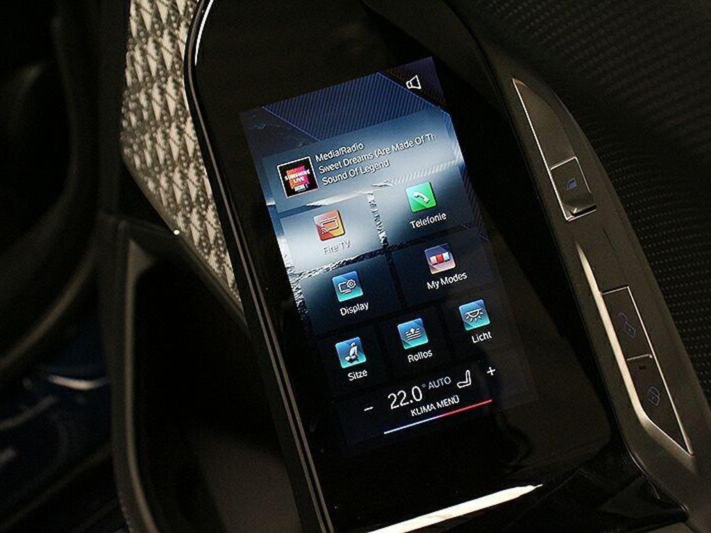 BMW i7