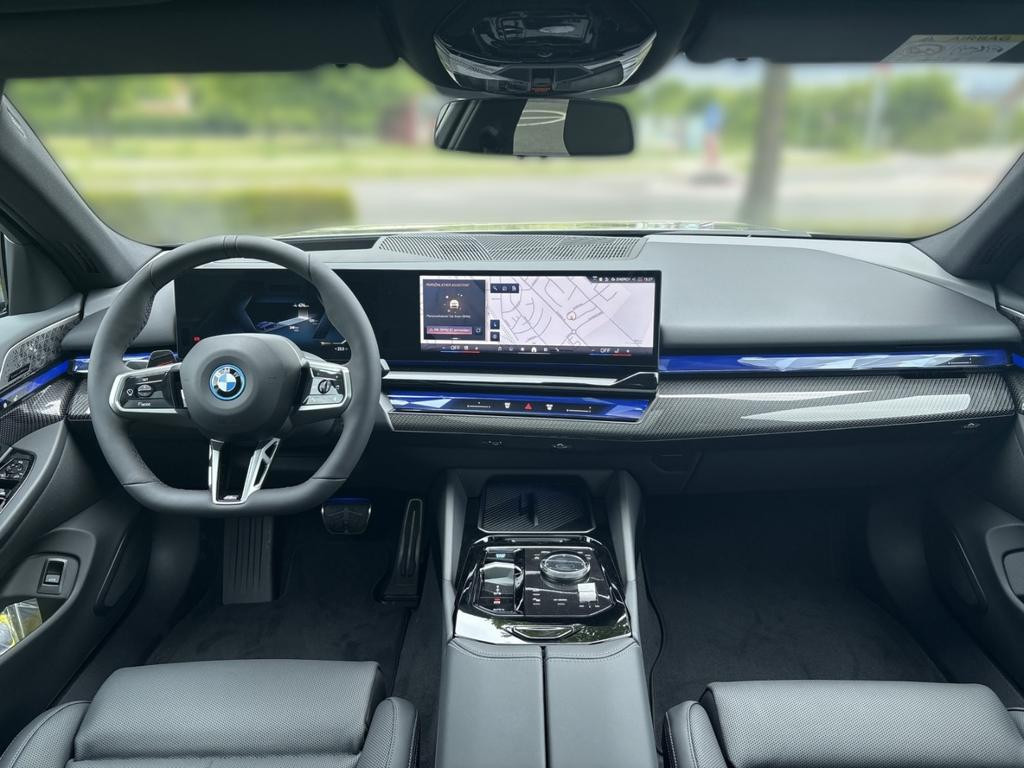 BMW i5