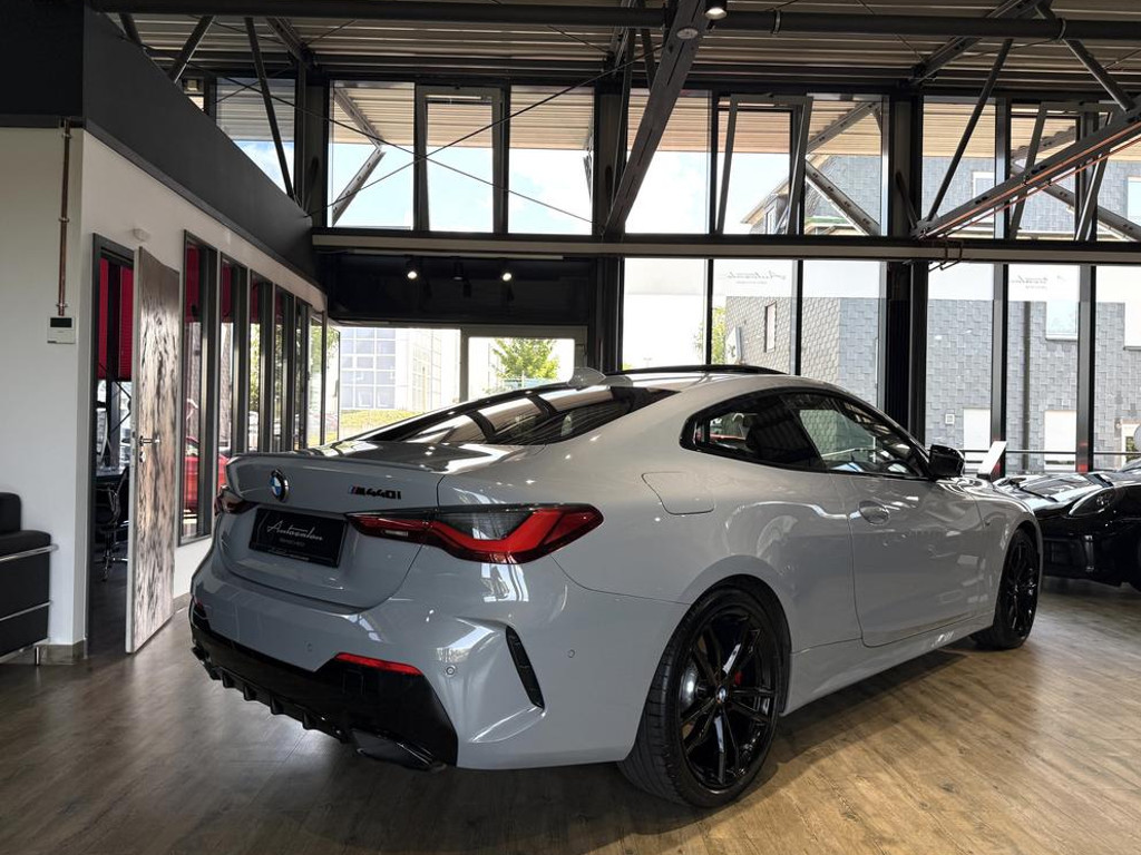 BMW M440