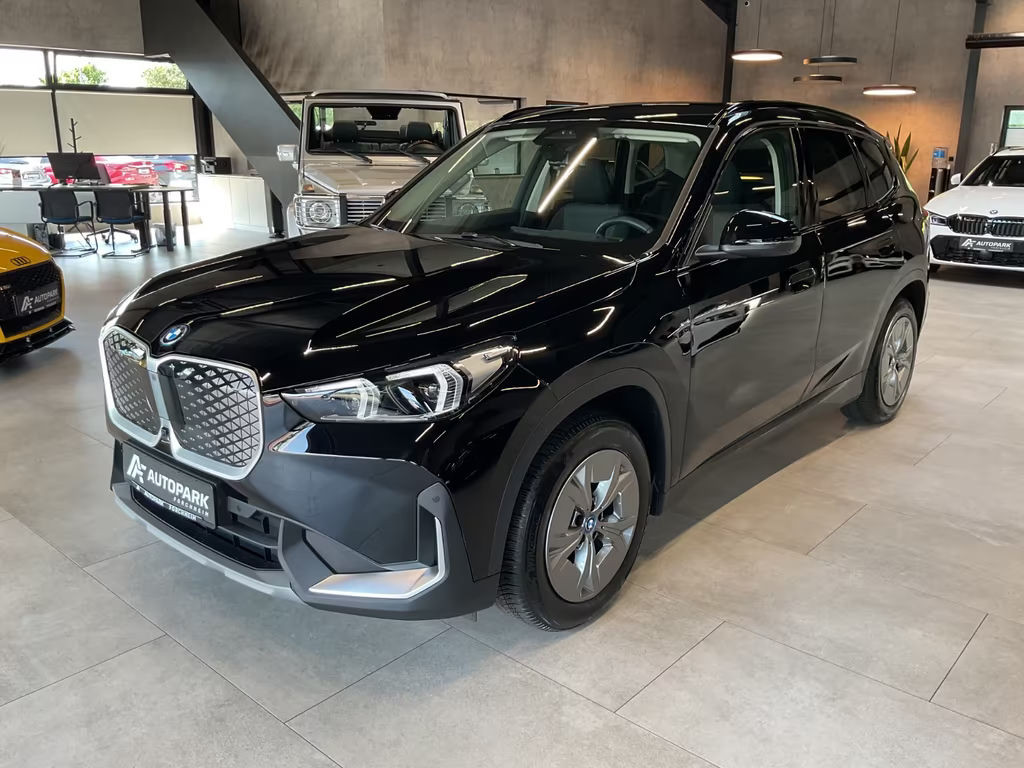 BMW iX1 20 eDrive Facelift AHK HuD LiveC.+ 360°