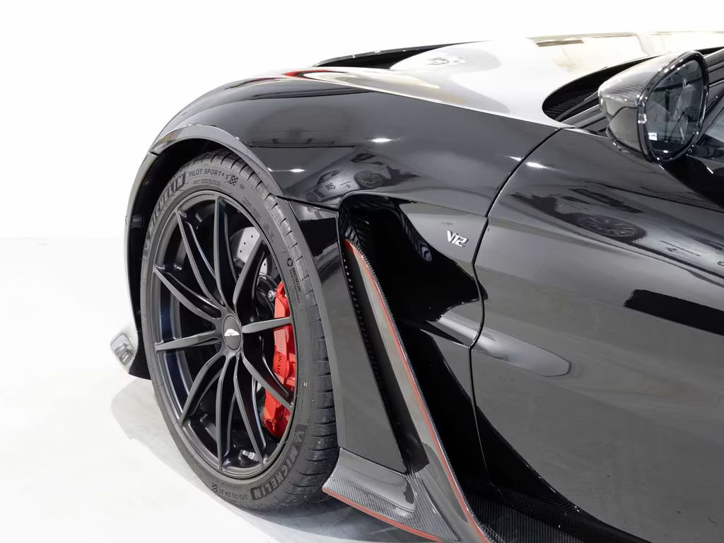 Aston Martin Vantage