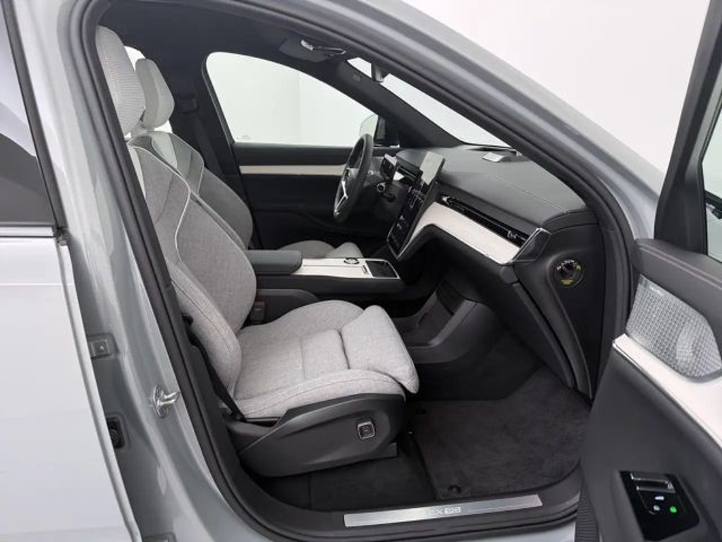 Volvo EX90