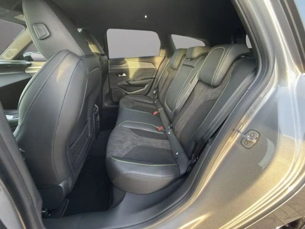 Peugeot e-308