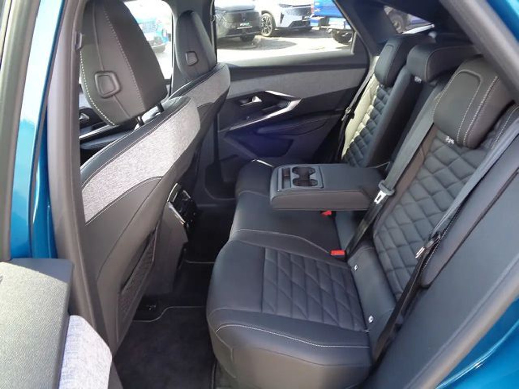 Peugeot E-3008