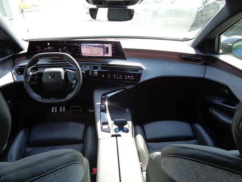 Peugeot E-3008